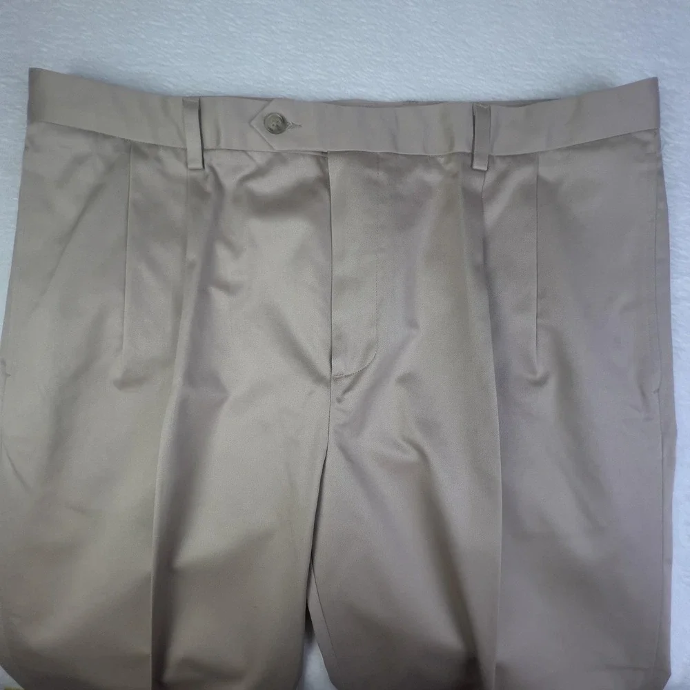 Jos. A. Bank Pants Mens 40x30 Beige Traveler Khakis Pleated Cuffed Twill Chino